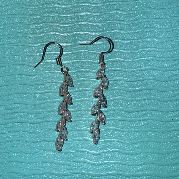 Leaf earrings, with stones - Picture 1 of 2